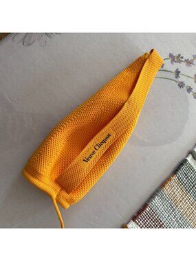 VEUVE CLICQUOT CHAMPAGNE INSULATED ICE JACKET, HANDLE, COOLER CARRIER TOTE BAG